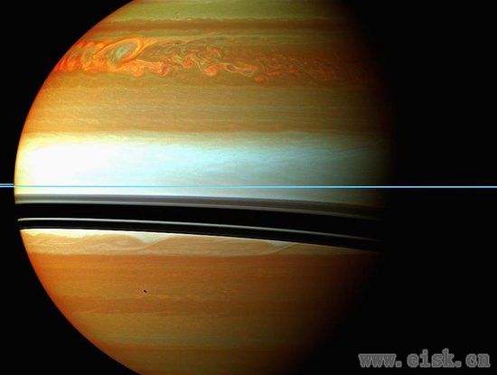不看NASA的这些照片，你真的会错过土星的神秘之美！