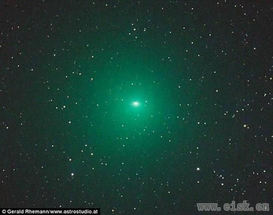 绿色彗星比月亮大!太阳照射散发罕见光芒~